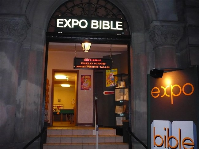 2019 / Expo bible Place Benjamin Zix à Strasbourg (quartier de la Petite France) / Sous licence / Photo André Munoz /