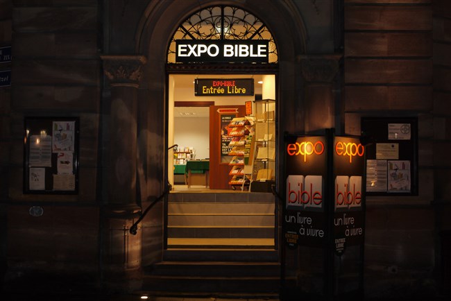 2019 / Expo bible Place Benjamin Zix à Strasbourg (quartier de la Petite France) / Sous licence / Photo André Munoz /